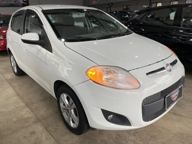 Carro Fiat Palio 2013 Attractive 1.4 8V (Flex)
