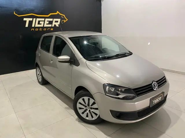 Carro Volkswagen Fox 2011 1.0 8V (Flex) 4p