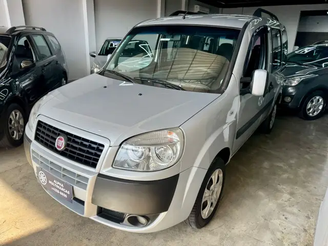 Carro Fiat Doblò 2017 Essence 1.8 7L (Flex)