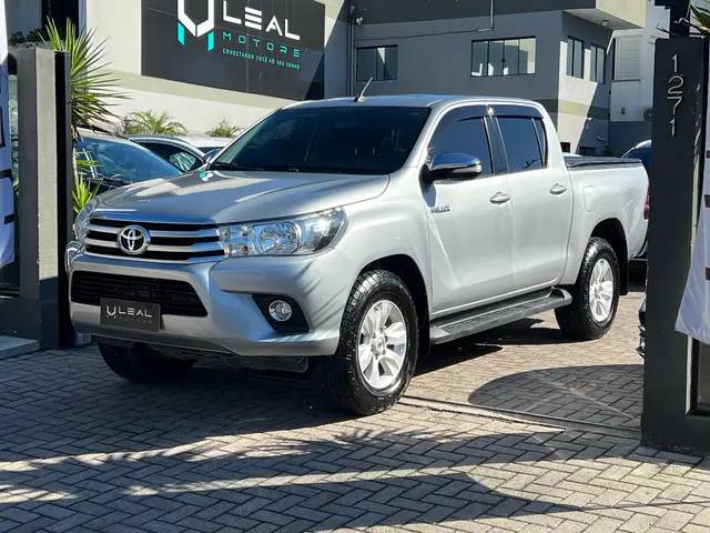 Carro Toyota Hilux Cabine Dupla 2017 Hilux 2.7 SRV CD 4x2 (Flex) (Aut)