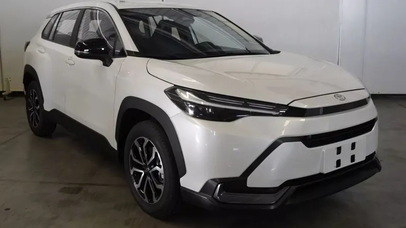 Toyota Corolla Cross chinês muda cara e ganha frente que queríamos no sedan