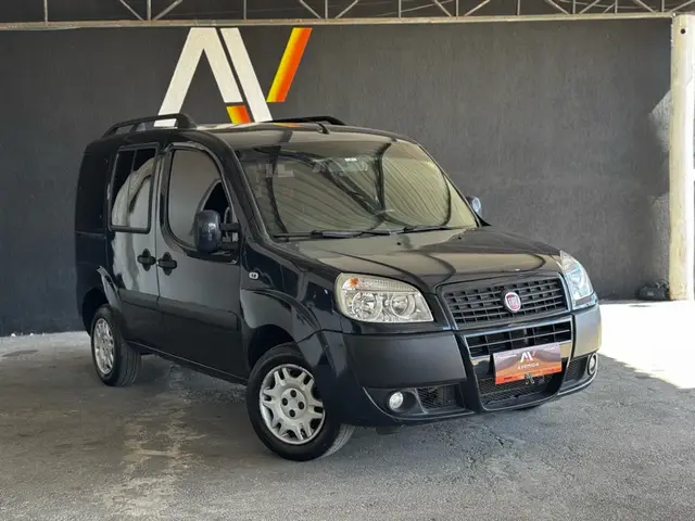 Carro Fiat Doblò 2014 Essence 1.8 16V (Flex)