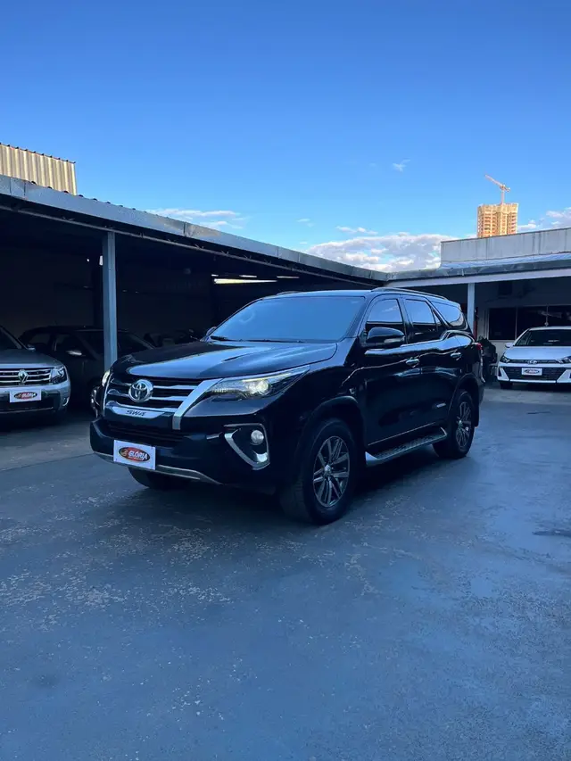 Carro Toyota SW4 2017 2.8 TDI SRX 5L 4x4 (Aut)