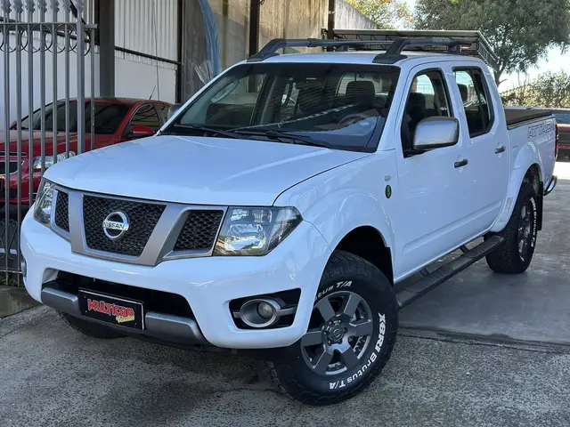 Carro Nissan Frontier 2013 LE 4x4 2.5 16V (cab. dupla)
