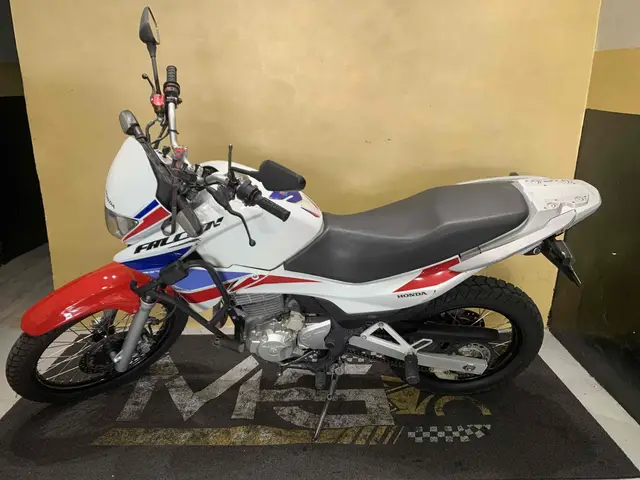 Moto Honda NX 4 Falcon 2015 400i