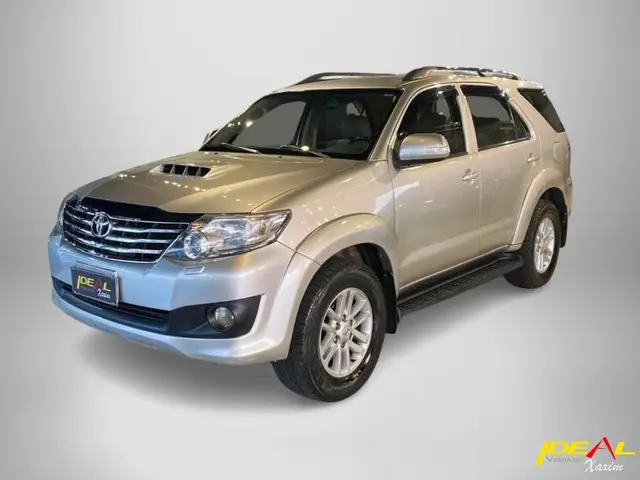 Carro Toyota Hilux SW4 2013 SRV 3.0 TDI 4X4 (5 Lugares)