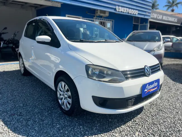 Carro Volkswagen Fox 2014 1.0 TEC (Flex) 4p