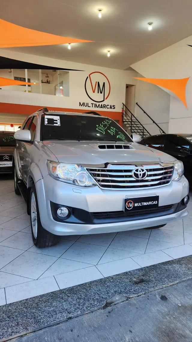Carro Toyota Hilux SW4 2013 SRV 3.0 TDI 4X4 (5 Lugares)