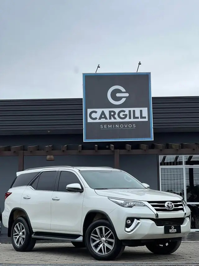 Carro Toyota SW4 2017 2.8 TDI SRX 7L 4x4 (Aut)