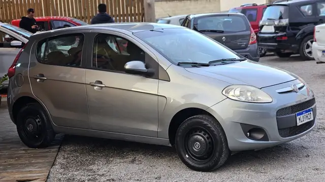 Carro Fiat Palio 2014 Attractive 1.4 8V (Flex)