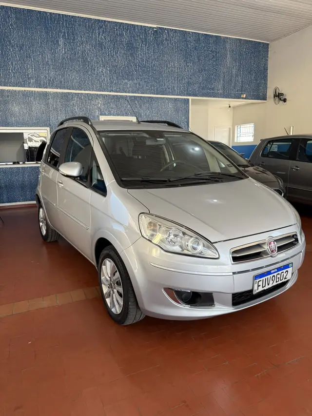 Carro Fiat Idea 2015 Attractive 1.4 8V (Flex)
