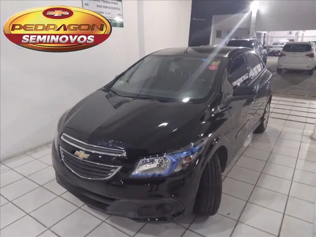 Carro Chevrolet Onix 2015 1.4 LT SPE/4 (Aut)