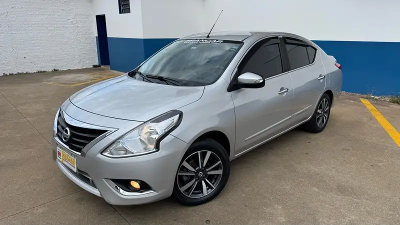 Nissan 1.6 16V Unique CVT (Flex)