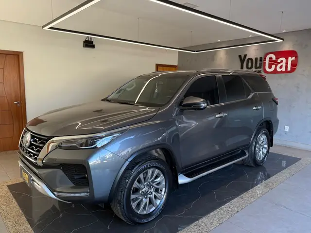 Carro Toyota SW4 2023 SRX 2.8 turbodiesel 5L 4x4 (Aut)