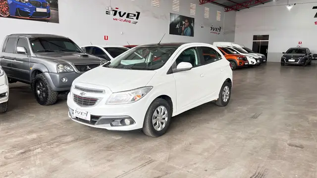 Carro Chevrolet Onix 2014 1.0 LT SPE/4