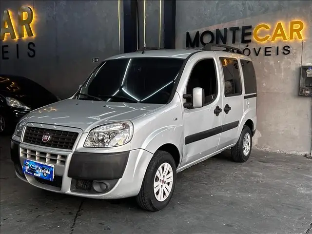 Carro Fiat Doblò 2014 Essence 1.8 16V (Flex)