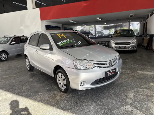 Carro Toyota Etios Sedan 2014 XS 1.5 (Flex)