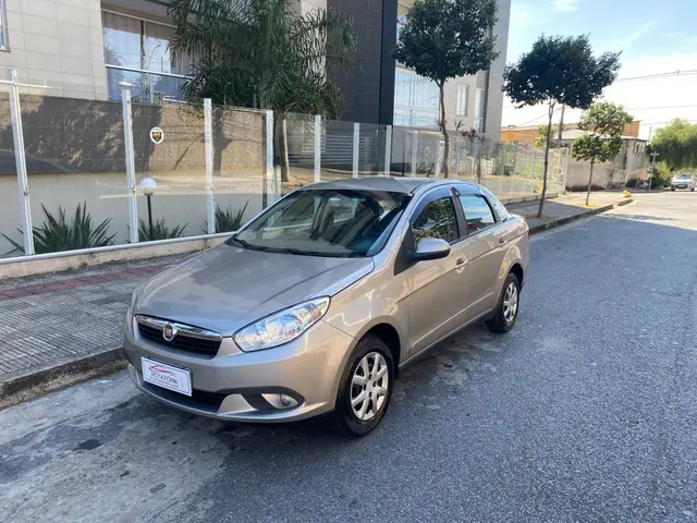 Carro Fiat Grand Siena 2013 Evo Attractive 1.4 8V (Flex)