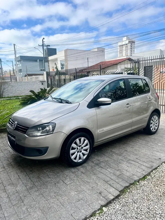 Carro Volkswagen Fox 2014 1.0 TEC (Flex) 4p