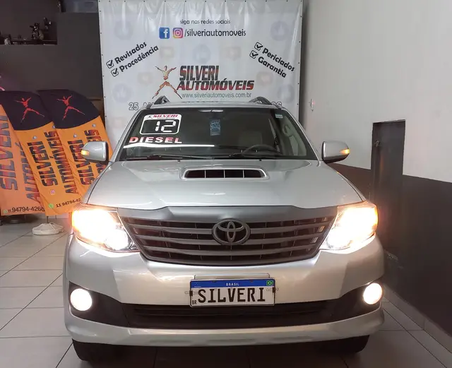 Carro Toyota Hilux SW4 2012 SRV 3.0 4X4 (7 Lugares)