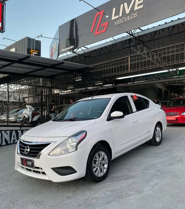 Carro Nissan Versa 2017 1.0 12V S (Flex)