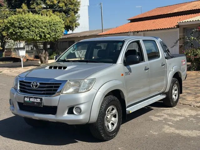 Carro Toyota Hilux Cabine Dupla 2014 Hilux 3.0 TDI 4x4 CD STD