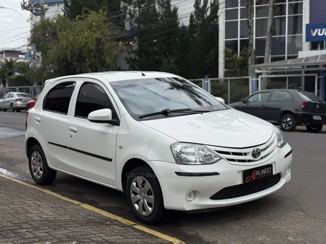 Carro Toyota Etios 2014 X 1.3 (Flex)