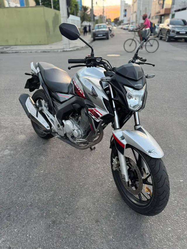 Moto Honda CB 250F Twister 2021 (CBS)
