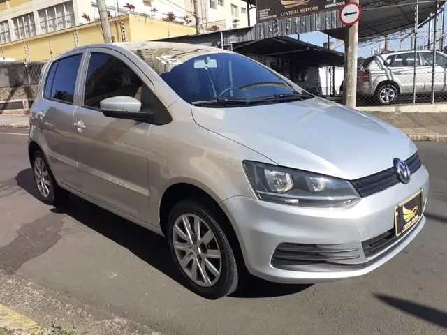 Carro Volkswagen Fox 2016 1.0 MPI Trendline (Flex)