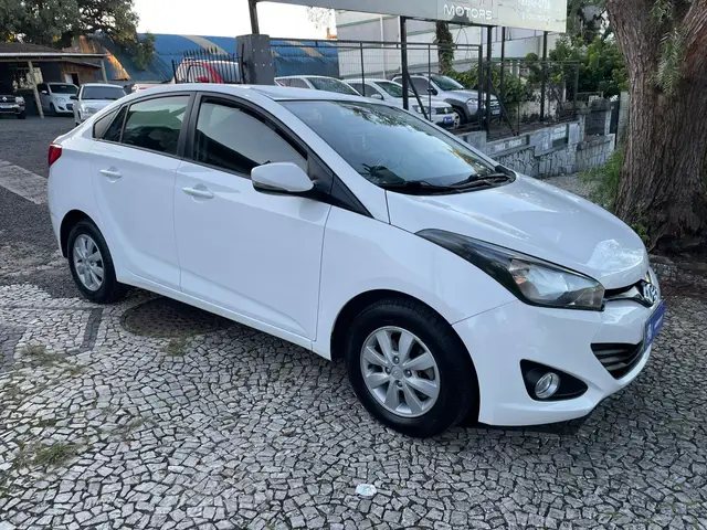 Carro Hyundai HB20S 2014 1.6 Comfort Plus (Flex)