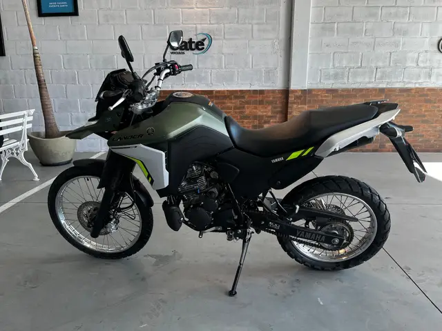 Moto Yamaha XTZ 250 Lander 2025 Connected