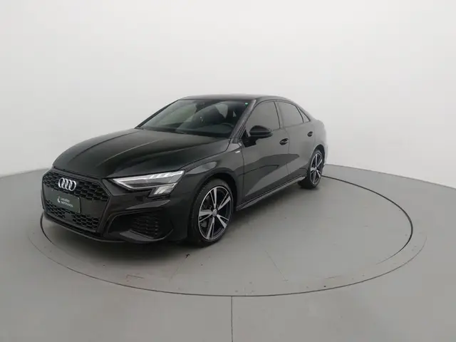 Carro Audi A3 2024 2.0 Sed.Perf. Black TFSI S-tr. (Hib.)