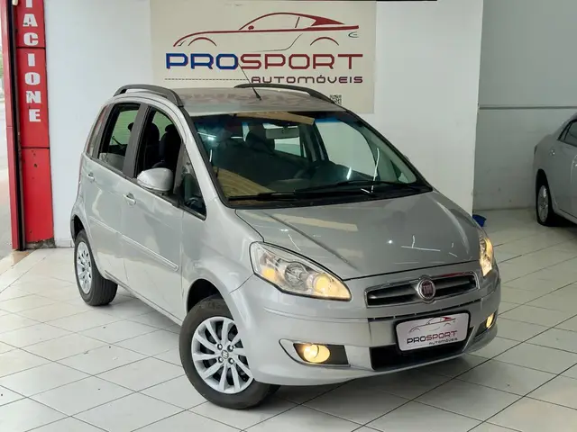 Carro Fiat Idea 2013 Attractive 1.4 8V (Flex)