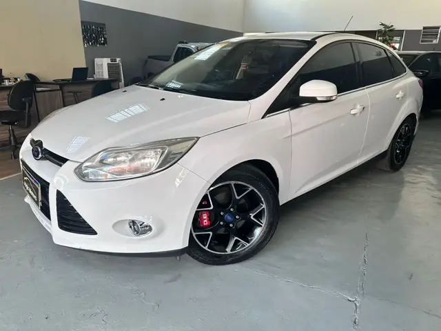 Carro Ford Focus Sedan 2015 Titanium Plus 2.0 16V PowerShift (Aut)