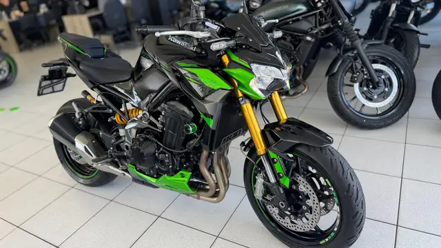Moto Kawasaki Z 900 2023 R Edition
