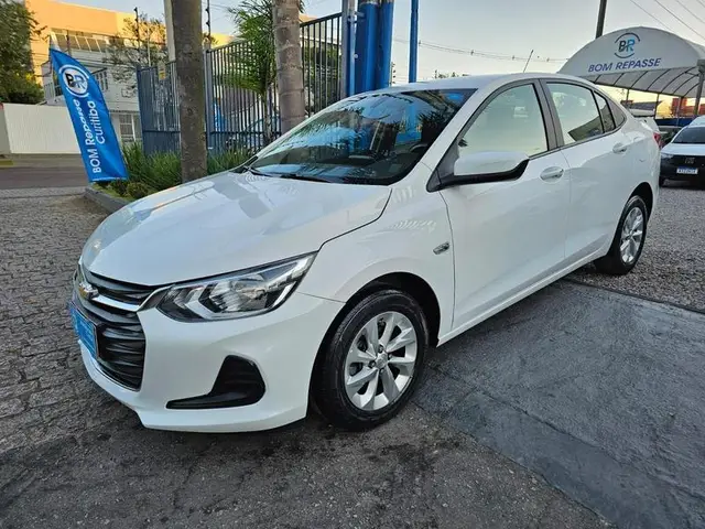 Carro Chevrolet Onix Plus 2023 LT 1.0