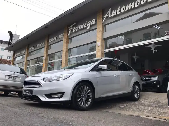 Carro Ford Focus Hatch 2016 Titanium Plus 2.0 PowerShift