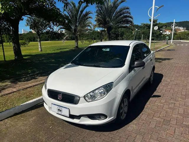 Carro Fiat Grand Siena 2018 Attractive 1.0 (Flex)