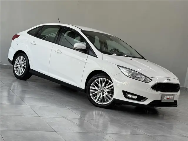 Carro Ford Focus Hatch 2018 SE 2.0 PowerShift