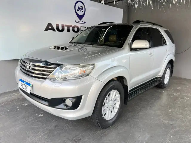 Carro Toyota Hilux SW4 2013 SRV 3.0 TDI 4X4 (5 Lugares)