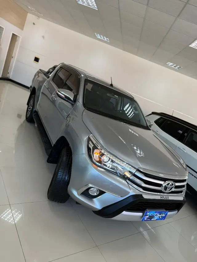 Carro Toyota Hilux Cabine Dupla 2017 Hilux 2.8 TDI SRX CD 4x4 (Aut)