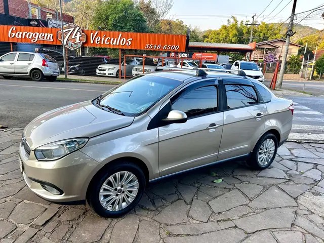 Carro Fiat Grand Siena 2015 ESSENCE ITALIA 1.6 Flex 16V