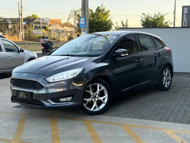 Carro Ford Focus Hatch 2016 SE Plus 2.0 PowerShift