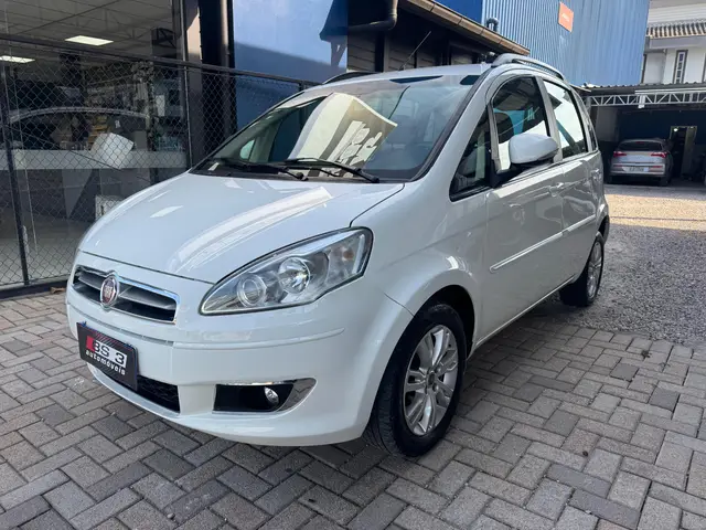 Carro Fiat Idea 2014 Attractive 1.4 8V (Flex)