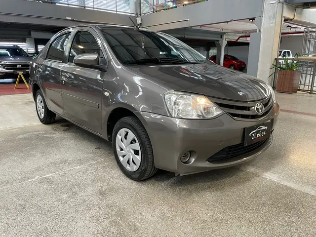 Carro Toyota Etios 2017 XS 1.5 (Flex)