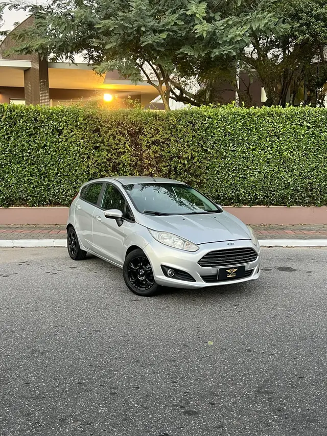 Carro Ford Fiesta Hatch 2015 Titanium Powershift 1.6 (Flex)