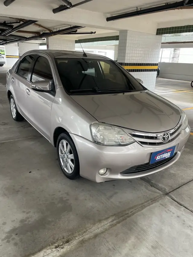 Carro Toyota Etios Sedan 2017 XLS 1.5 (Aut) (Flex)
