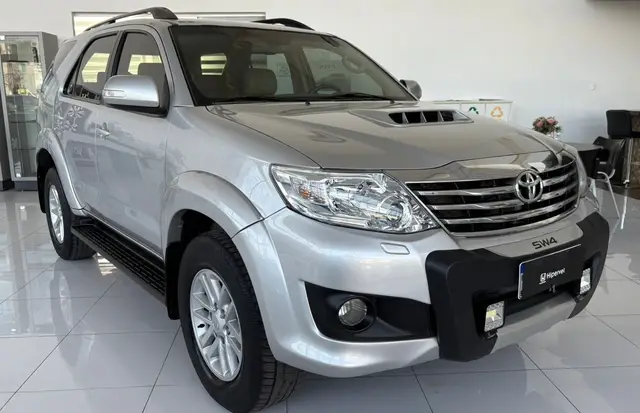Carro Toyota Hilux SW4 2012 SRV 3.0 4X4 (7 Lugares)