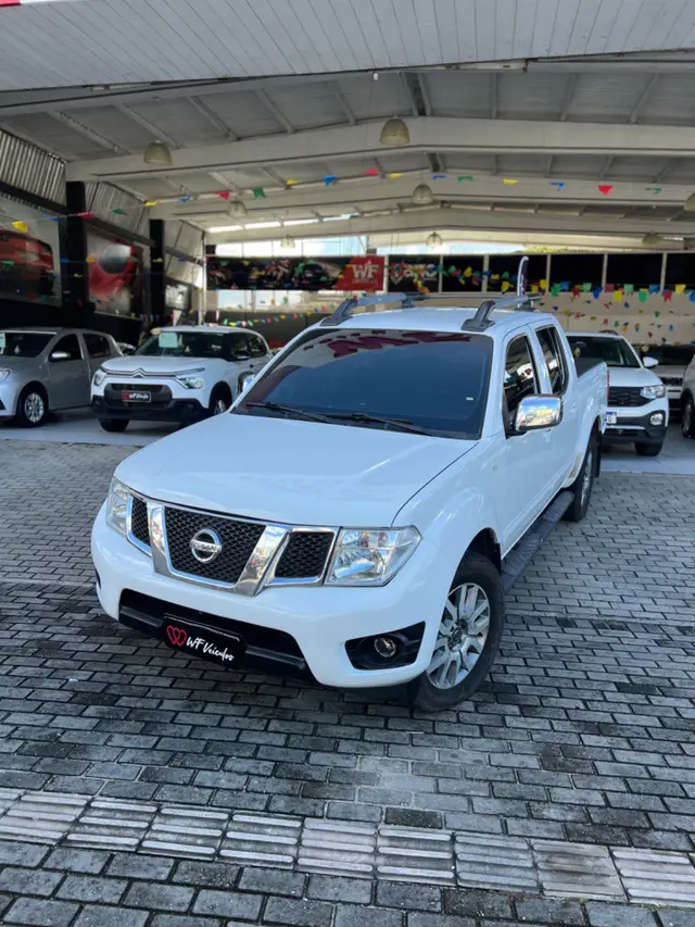 Carro Nissan Frontier 2014 2.5 TD CD 4x4 SL (Aut)