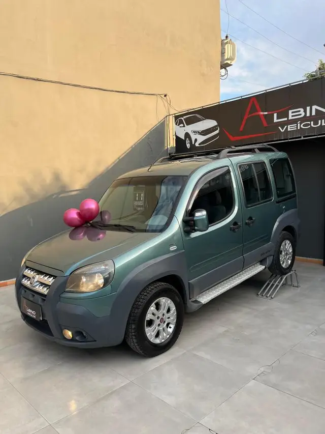 Carro Fiat Doblò 2011 Adventure Locker 1.8 16V (Flex)